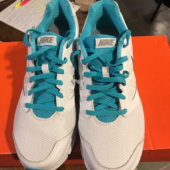 Women's NIKE Downshifte 6 Running Shoes Sz:11 - Picture 2 of 7